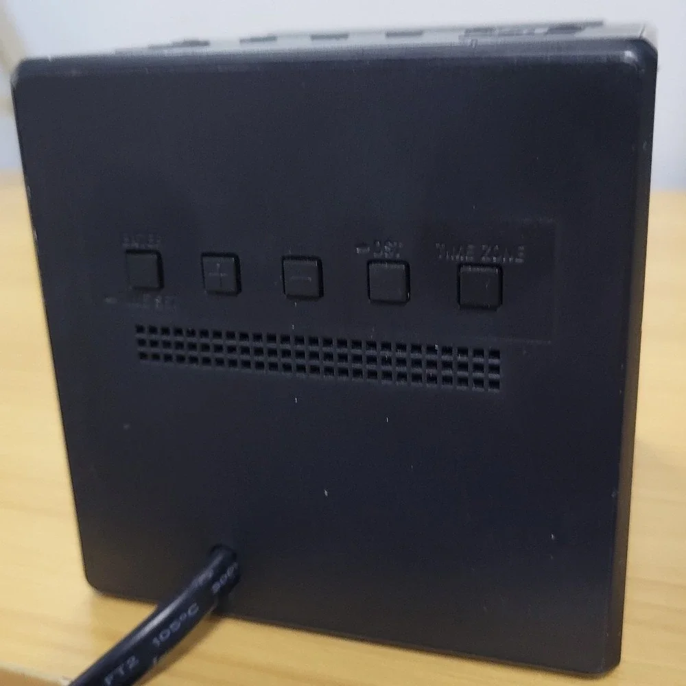 SONY Dual Alarm Clock AM/FM Radio Mirror LED Cube SONY ICF-C1T